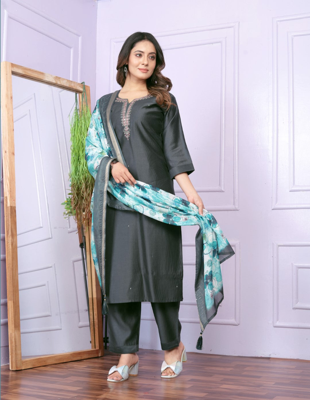 Buy Grey Fashionable Kurta Pant Set Online | Vaanya Kurtis