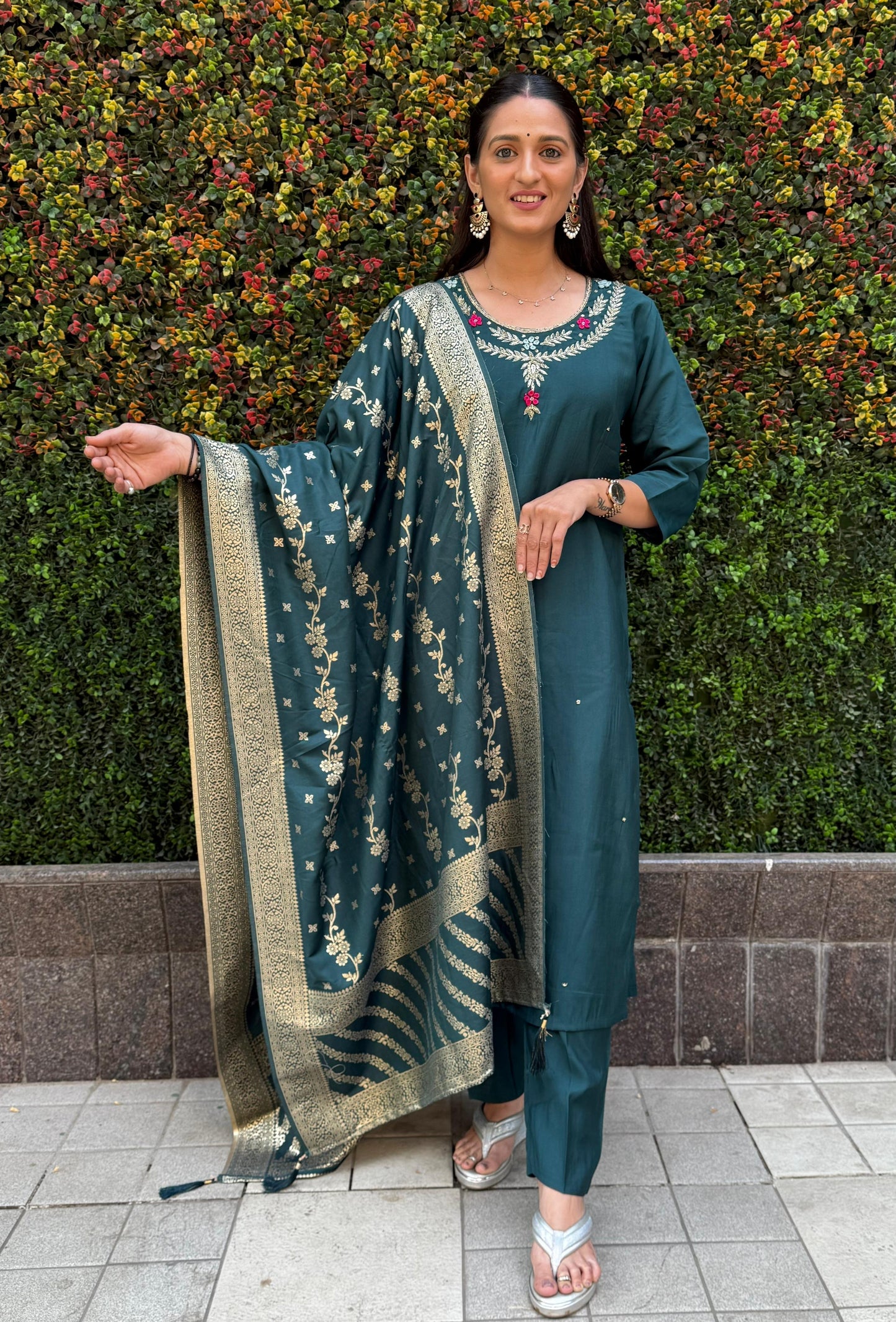 Official Look Kurti Set.